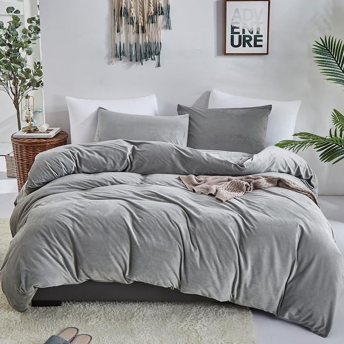 GREY FLUFFY QUEEN COMFORTER SET 3PCS GRAY BEDDING COMFORTER SETS SOFT ALL SEASON GRAY QUEEN COMFORTER FLANNEL COMFORTER WITH 2 PILLOW CASES