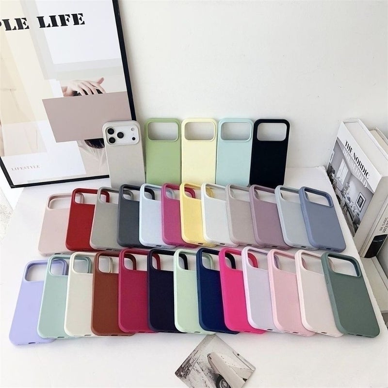 غطاء هاتف سيليكون سائل متوافق مع iPhone 14 Plus، رمادي داكن، ناعم، ملمس بارد، غطاء حماية مريح - Image 1