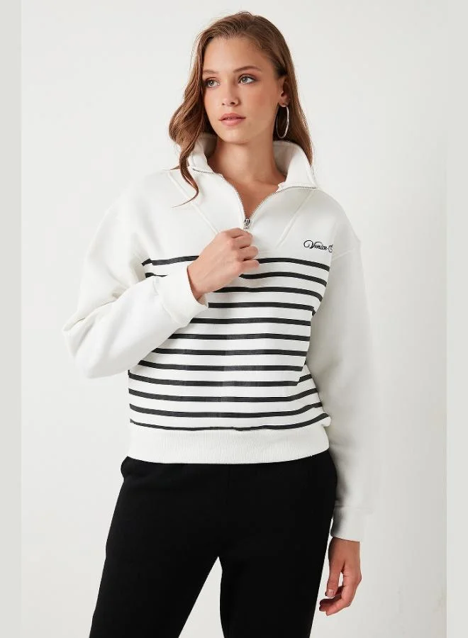 ليلا ليلا سويت شيرت نسائي بقصة واسعة وياقة واقفة وسحاب نصي