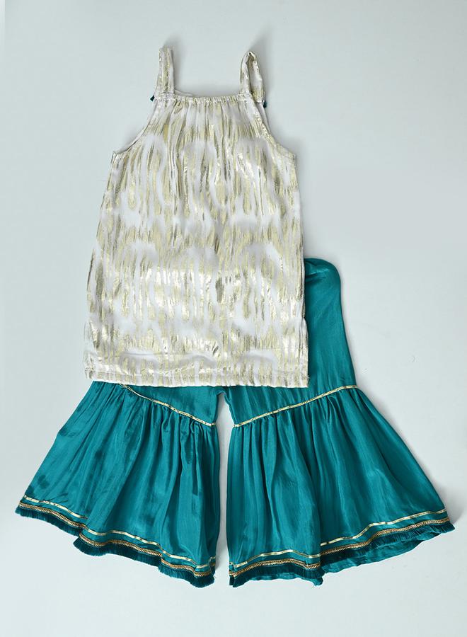 بيلا مودا طقم منسق من بنطال شرارة وبلوزة بحمالات - Image 2