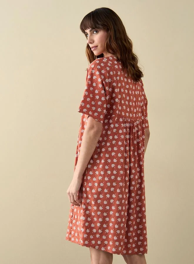 سبلاش فيڤ All-Over Leaf Print Sleepshirt with V-neck