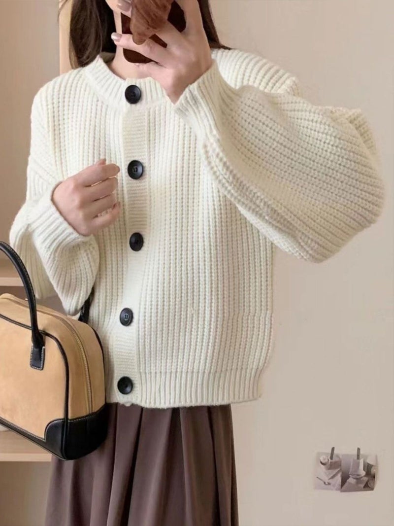 YUNIQEE سويت شيرت أبيض سادة بأكمام طويلة وياقة دائرية - Image 1