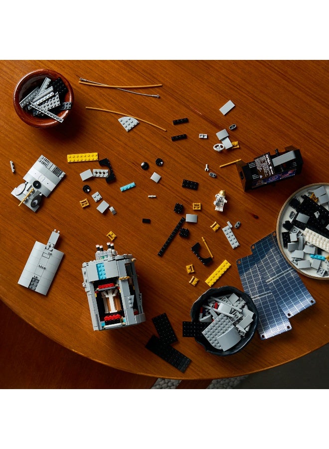 LEGO Icons Hubble Space Telescope 11382 Building Set (1252 Pieces) - Image 4