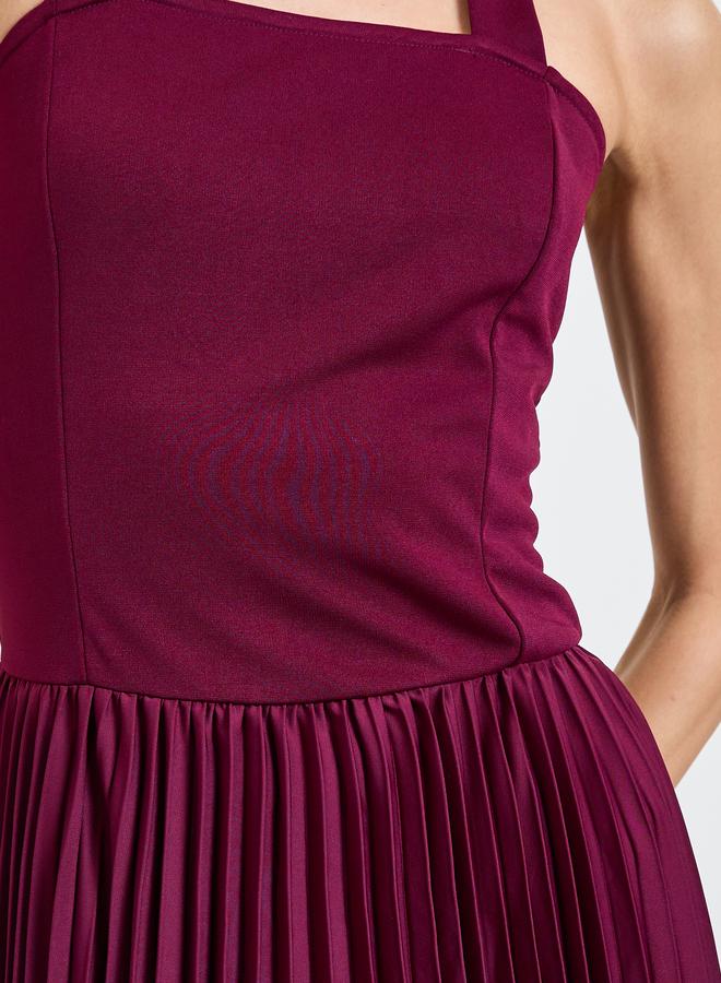 Styli Burgundy Pleated Halter Neck A-Line Maxi Dress - Image 4