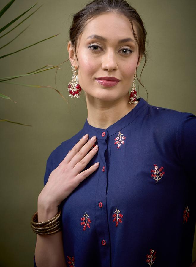 ساسافراس طقم منسق من بنطال بارجل واسعة وبلوزة بتفاصيل مُطرّزة - Image 4