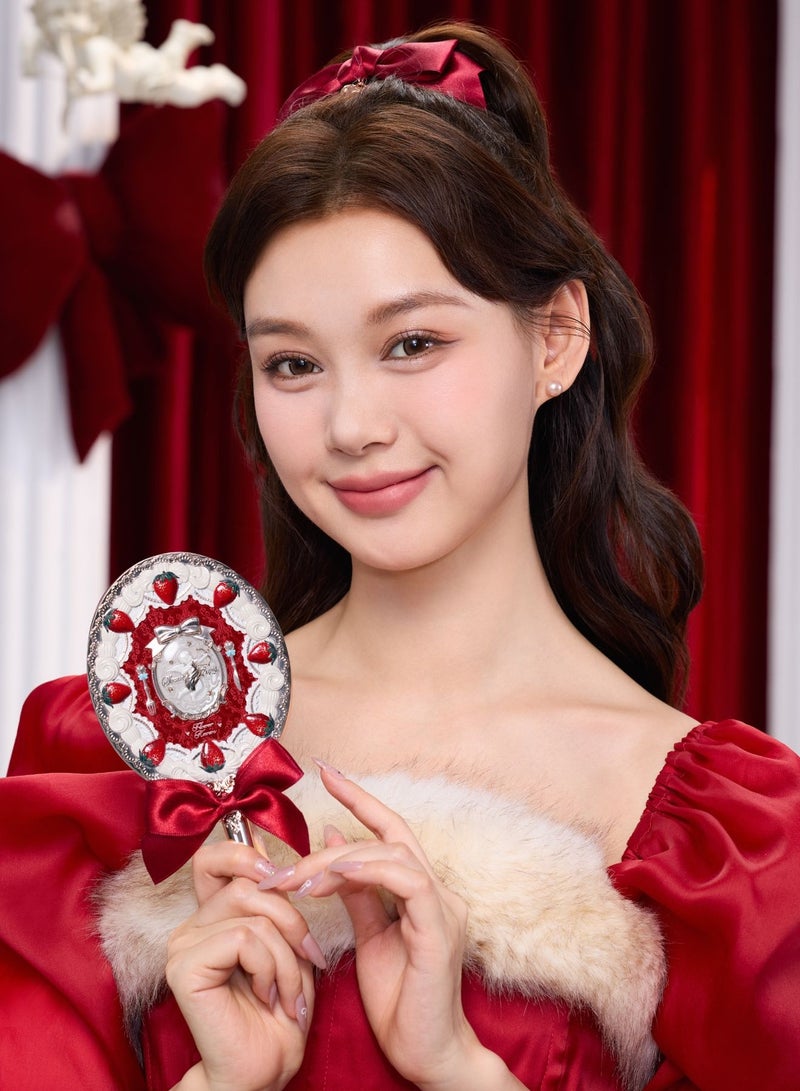 فلاور نوز مرآة يد من فلاور نوز بتصميم الفراولة – مرآة مكياج كلاسيكية أنيقة بمقبض طويل، مرآة محمولة للنساء والفتيات (مخمل أحمر) - Image 2