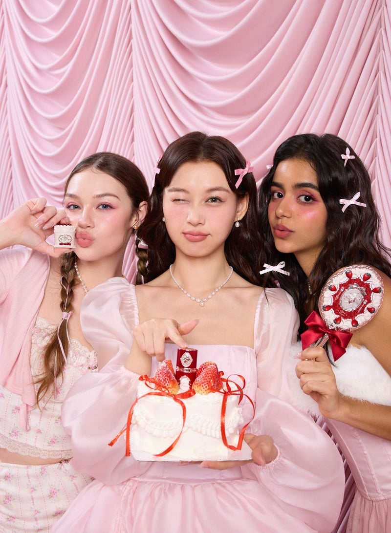 فلاور نوز مرآة يد من فلاور نوز بتصميم الفراولة – مرآة مكياج كلاسيكية أنيقة بمقبض طويل، مرآة محمولة للنساء والفتيات (مخمل أحمر) - Image 4