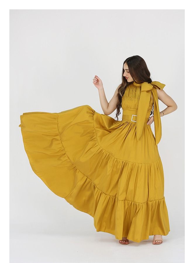 مودرن ديزاين فستان سهرة طويل مميز على فونكة في الكتق مزين بحزام بروش من لاسفل قصة كلوش - Image 3