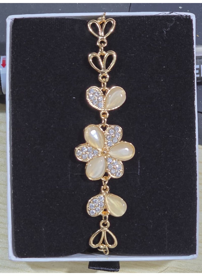 بريميم سوار أنيق مزين بالكريستال الزهري مع لمسات من اللؤلؤ - طلاء ذهبي - Image 2