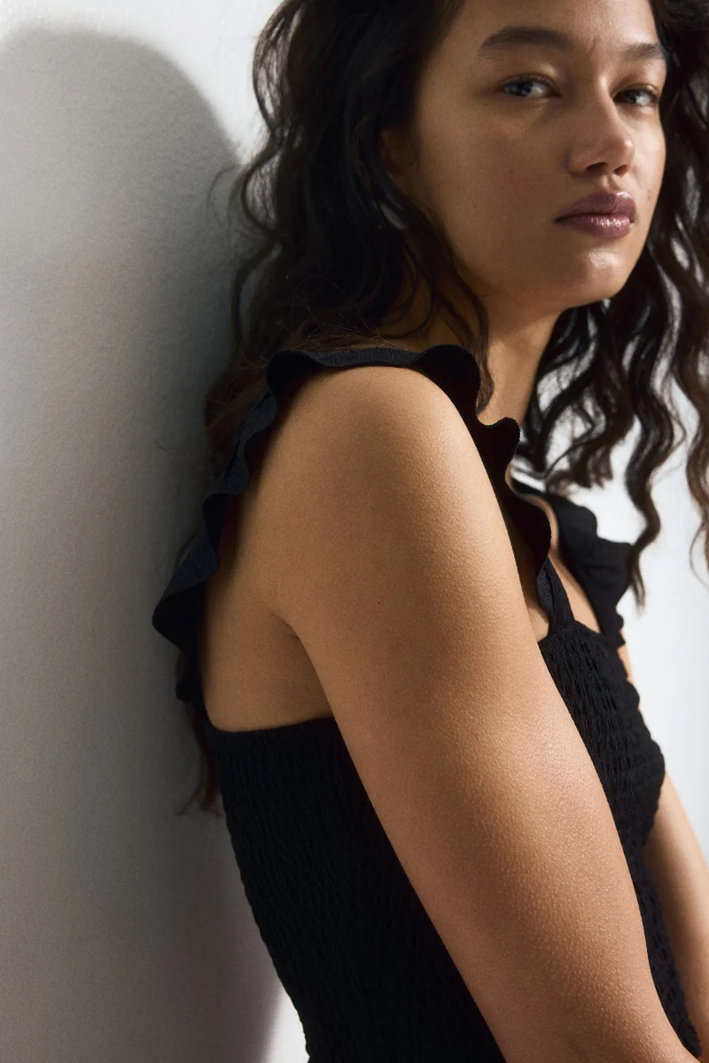 اتش اند ام بلوزة سموكد قصيرة