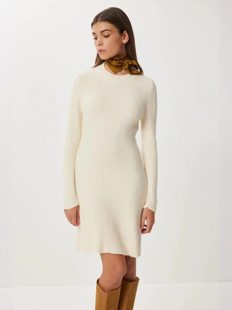 إسطنبول الساحرة فستان قصير محبوك بخط  من إسطنبول