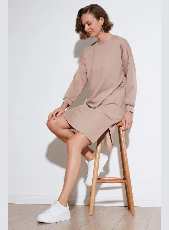 ليلا ليلا مودست أويشو قماش تونيك فضفاض بفتحة للنساء