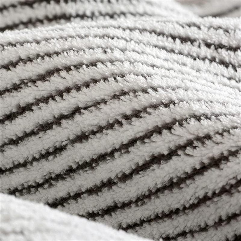 Bamboo Charcoal Bath Towel Set: 35*75cm Face & Child Towel 70*140cm Mother Towel - Premium Absorbent Quick Dry High Density Coral Velvet Texture - Skin-friendly Plush Luxurious Durable for Family Home - Image 4