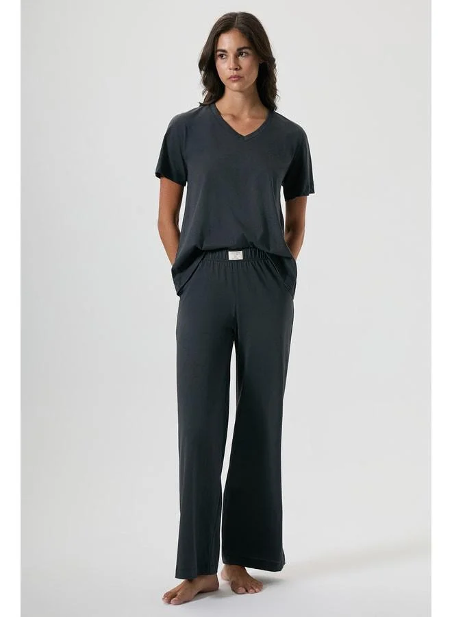 Penye Mood 100% cotton V-neck pajama set.