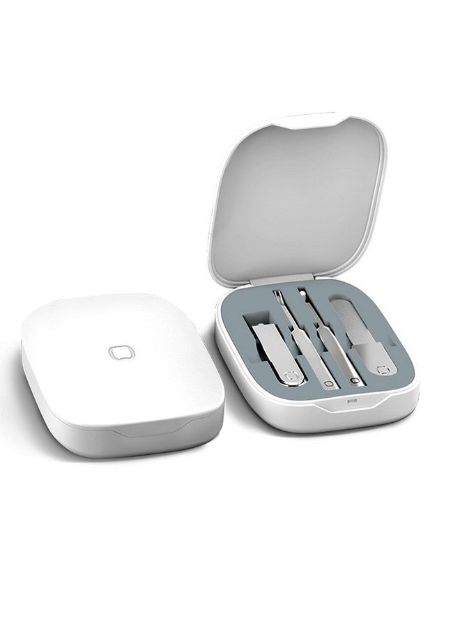 سورسينج باي مجموعة العناية بالأظافر 4 في 1 مع حقيبة تخزين - مقص أظافر من الفولاذ المقاوم للصدأ، وشوكة بشرة، ومقص أذن، ومبرد أظافر - مجموعة قص أظافر للسفر للرجال والنساء - أبيض - Image 1
