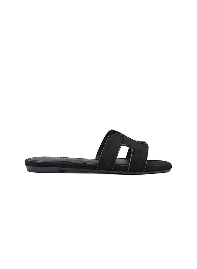 أيقون Comfortable flat sandal with soft upper and flexible sole.