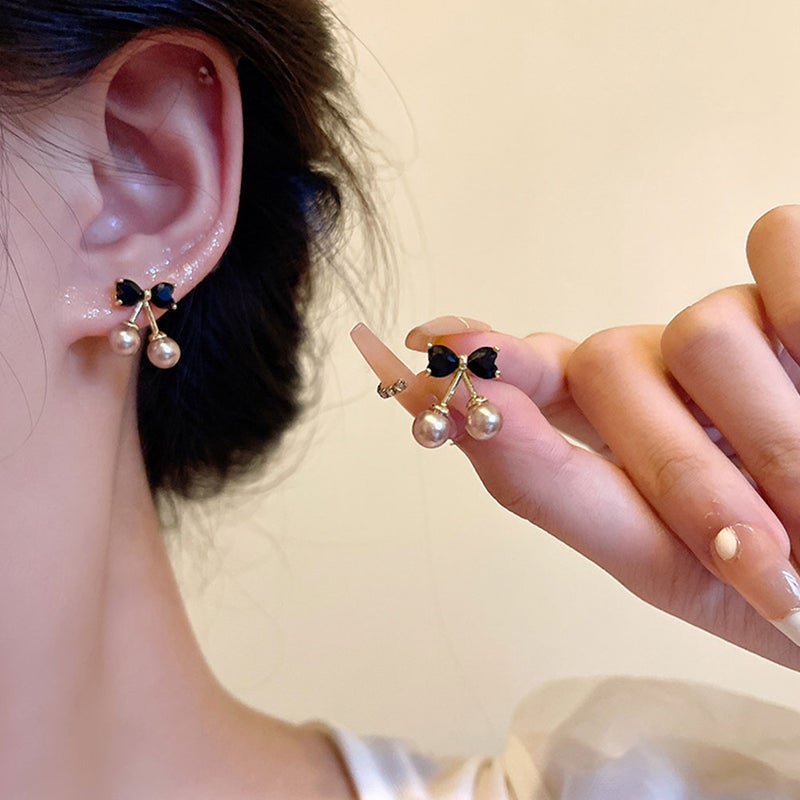 💍 حلق صغير مزين بف نكة تصميم مسمار خفيف الوزن ومريح وحرفية دقيقة - Image 4