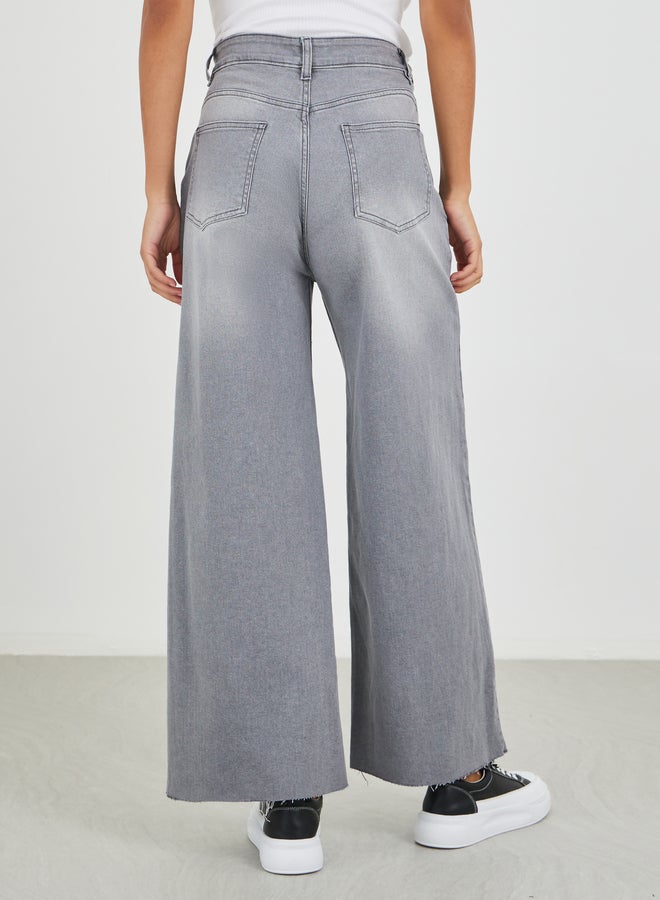 ستايلي جينز بقصة واسعة وخصر مرتفع بحافة خام - Image 4