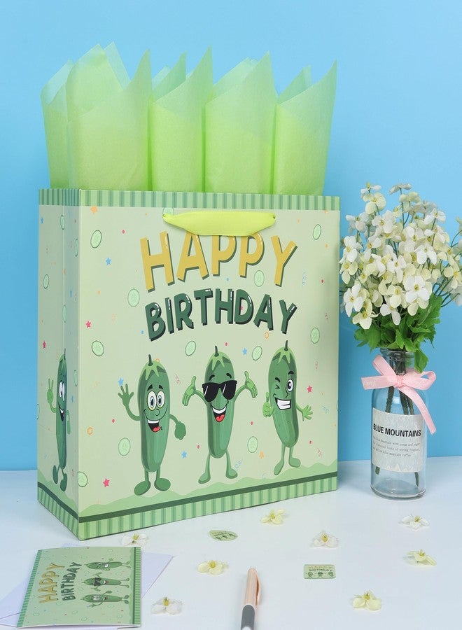 wishinside مجموعة أكياس هدايا عيد ميلاد كبيرة الحجم (13 بوصة) بتصميم مخلل، مزودة بمقابض، وبطاقة تهنئة، وورق مناديل أخضر، وملصقات، مناسبة للنساء والأولاد والبنات والأطفال والمراهقين، لحفلات أعياد الميلاد وحفلات استقبال المولود، بتصميم مستوحى من الخضراوات، قطعة واحدة. - Image 5