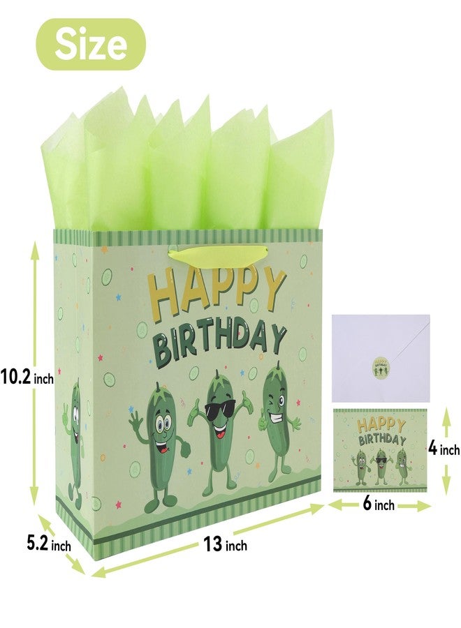 wishinside مجموعة أكياس هدايا عيد ميلاد كبيرة الحجم (13 بوصة) بتصميم مخلل، مزودة بمقابض، وبطاقة تهنئة، وورق مناديل أخضر، وملصقات، مناسبة للنساء والأولاد والبنات والأطفال والمراهقين، لحفلات أعياد الميلاد وحفلات استقبال المولود، بتصميم مستوحى من الخضراوات، قطعة واحدة. - Image 2