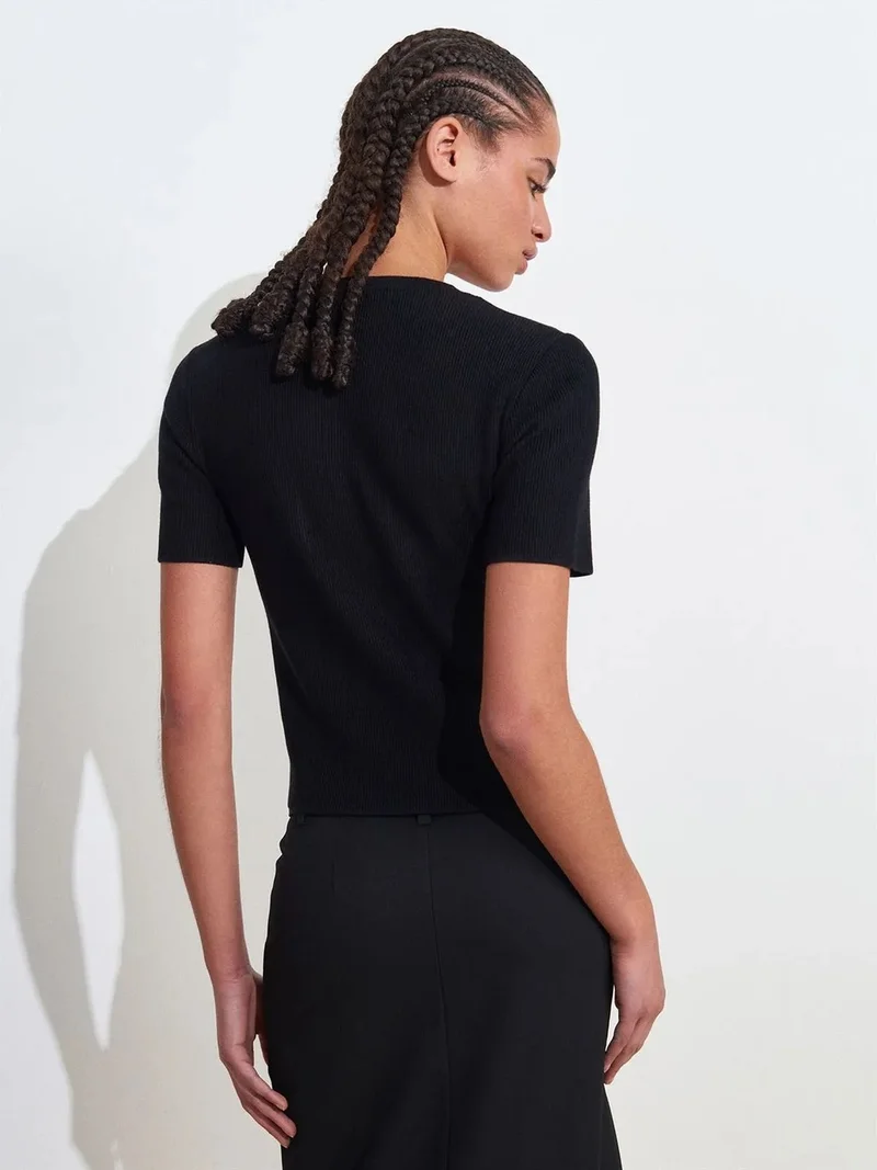 ديلفين Dilvin Ribbed Knit Button-Detail Blouse