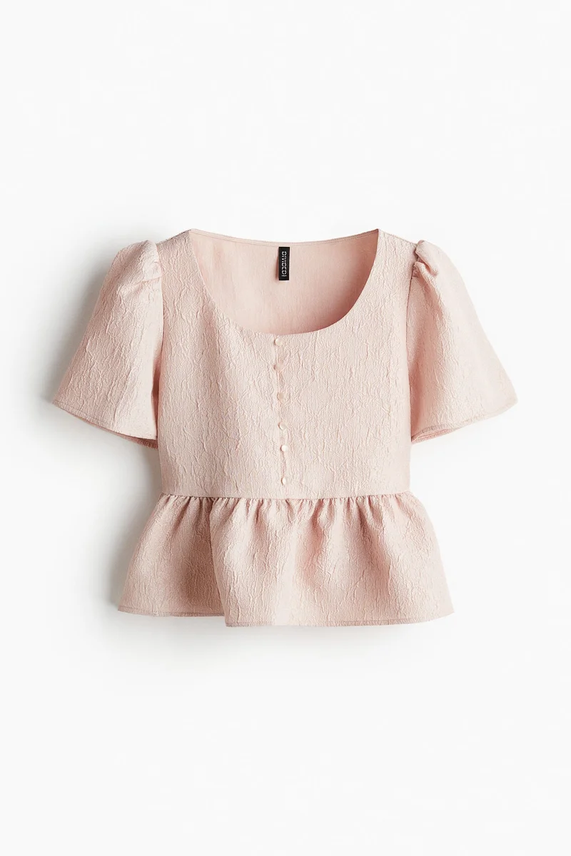 اتش اند ام بلوزة من نسيج بروكاد منقوش وحافة متموجة