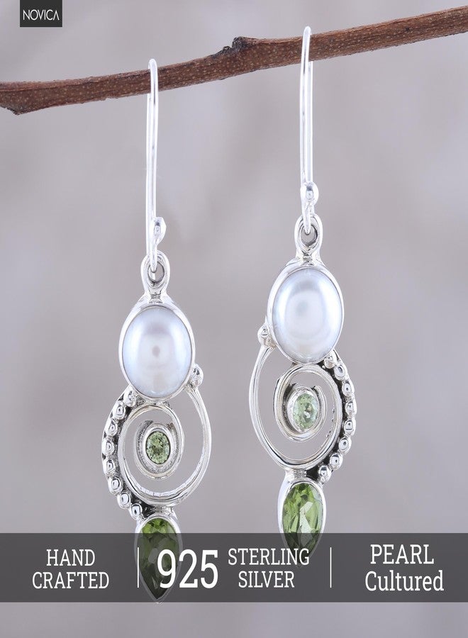 نوفيكا أقراط نوفيكا المصنوعة يدويًا من اللؤلؤ المستزرع | فضة إسترلينية للمياه العذبة | دلاية من عنقود الزبرجد | سلك فرنسي طويل | حجر كريم هندي | تصميم "متاهة أنيقة" 1.7 بوصة طول × 0.4 بوصة عرض × 0.2 بوصة عمق - Image 2