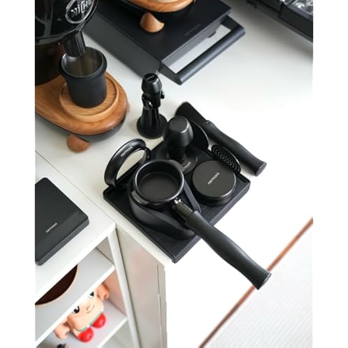 نورمكور مجموعة باريستا 7 في 1، أداة توزيع دك القهوة، حامل قمع الجرعات، مجموعة شاشة قرصية، حصيرة دك مضغوطة، حامل فلتر القهوة، مجموعة أدوات باريستا الأساسية لسلال 58 مم - Image 3