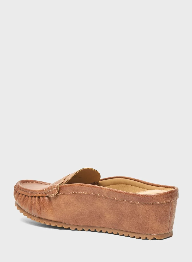 Le Confort Flat Slip Ons