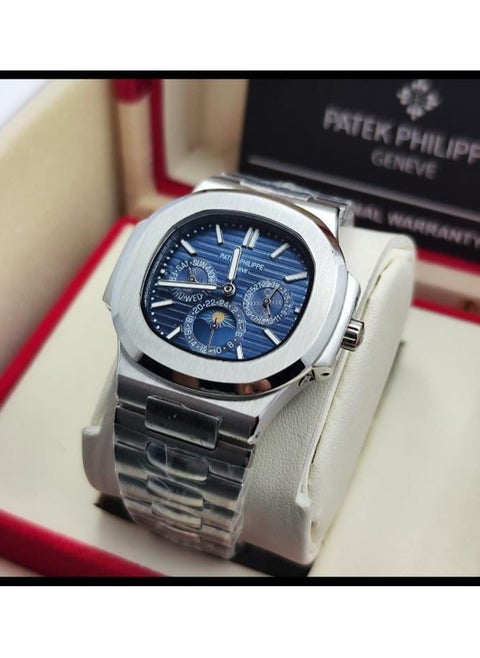 Automatic watch that moves by hand movement, first class