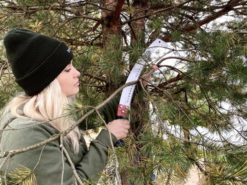 DHRUSIMI Hand Powered Pruning Saw 1 Pc With Pole Fixing Slot Curved Blade Hand Saw Professional Pruning Saw With Hook Rust Resistance Sharp Teeth Blades With Rubber Grip Handle (Pole Not Inclued) - Image 3