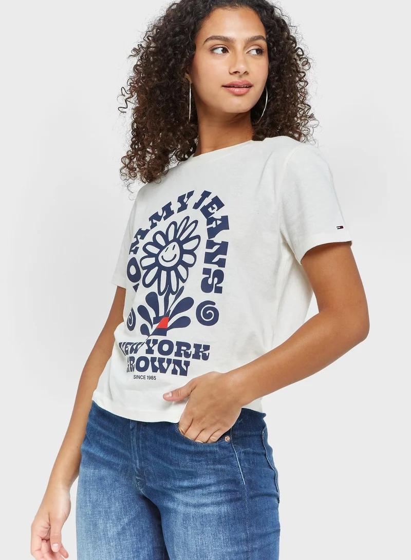 TOMMY JEANS Graphic T-Shirt
