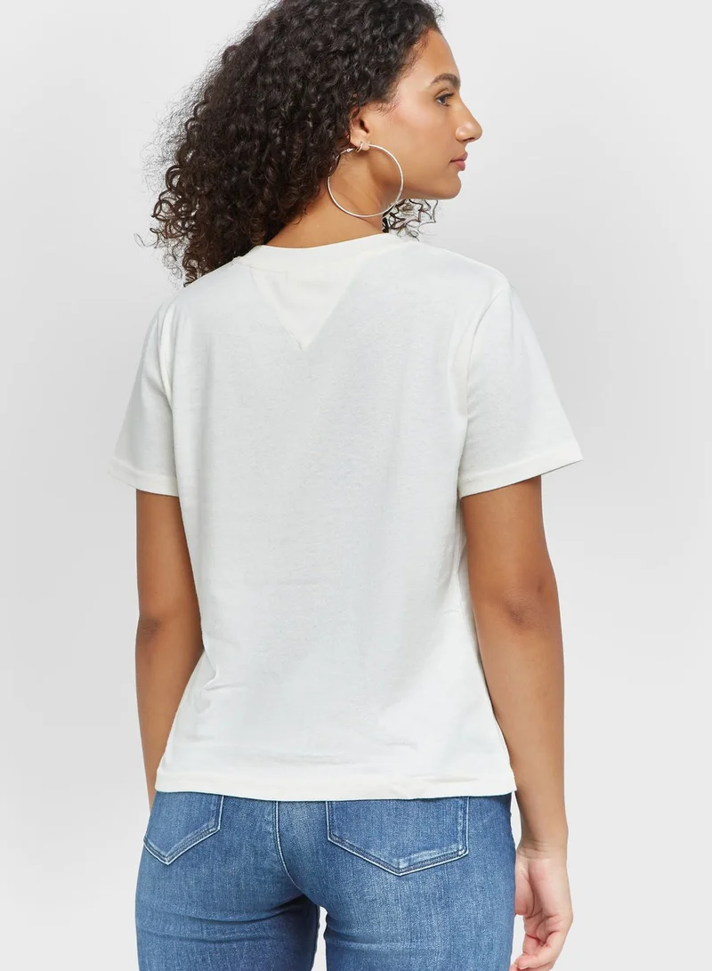 TOMMY JEANS Graphic T-Shirt