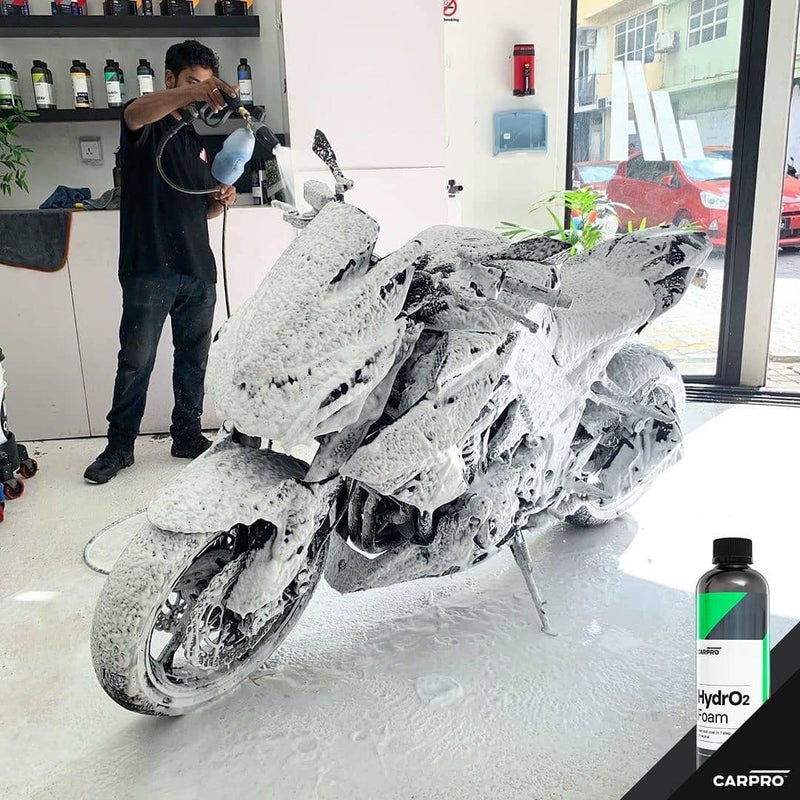 CARPRO HydrO2 Foam Car Wash & High Gloss Sealant in One: 1-Step Car Wash and Coat, Ultra-Hydrophobic Coating - 500mL (17oz) Versatile application - Image 2