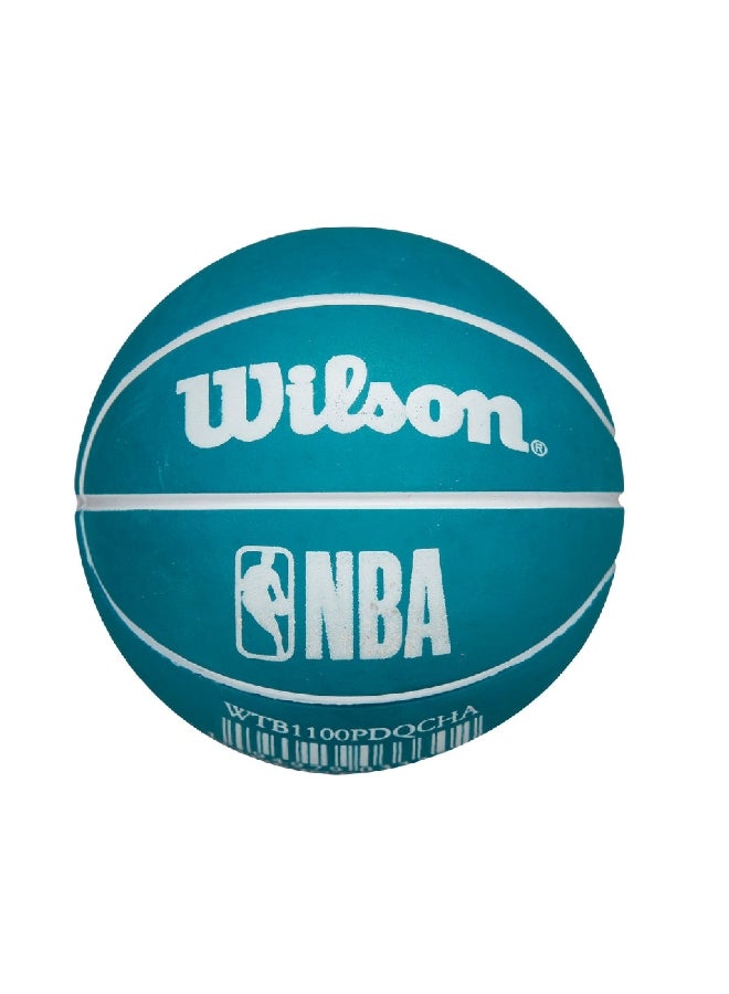 ويلسون كرة السلة الصغيرة الرسمية لفريق شارلوت هورنتس من دوري ان بي ايه باللون الأخضر الزرقاوي والأبيض 6 × 6 × 6 سم WTB1100PDQCHA - Image 3