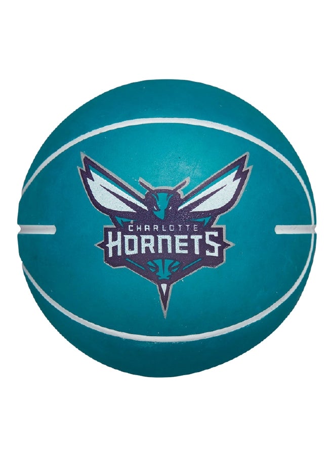 ويلسون كرة السلة الصغيرة الرسمية لفريق شارلوت هورنتس من دوري ان بي ايه باللون الأخضر الزرقاوي والأبيض 6 × 6 × 6 سم WTB1100PDQCHA - Image 1