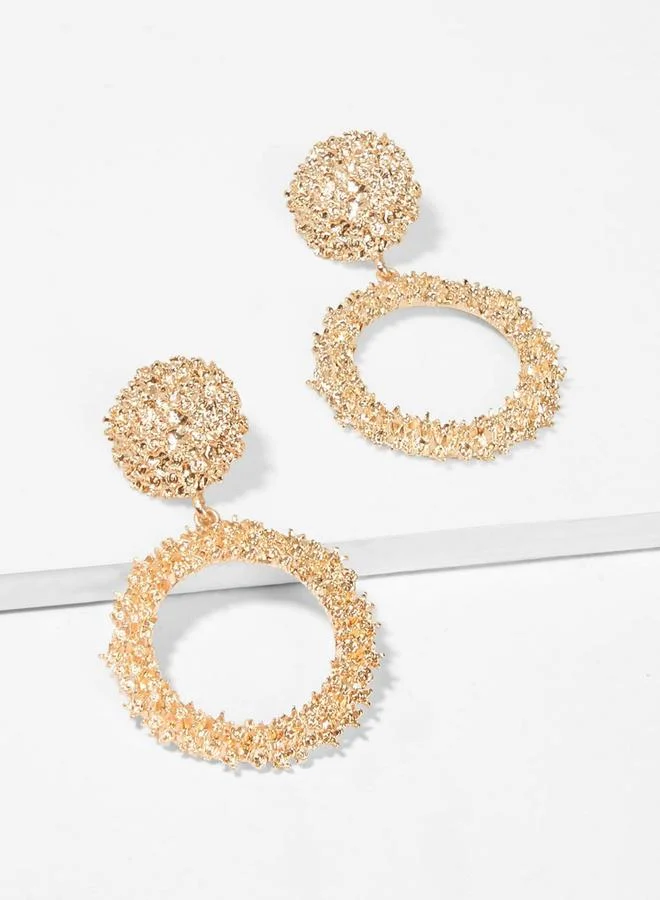 تايك تو أقراط دائرية ومعلقة بنقشة بارزة