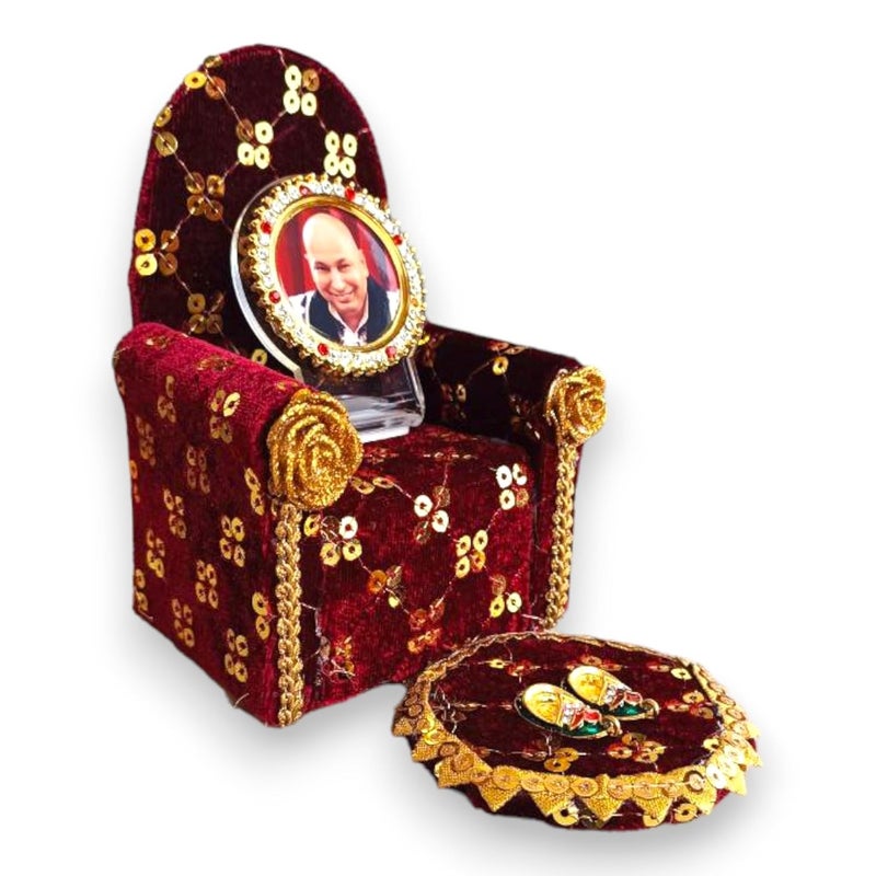 كرسي جورو جي داربار مع صورة جورو جي وشاران بادوكا من الخشب المستورد قماش فاخر جاي جورو جي مخزون محدود - Image 1