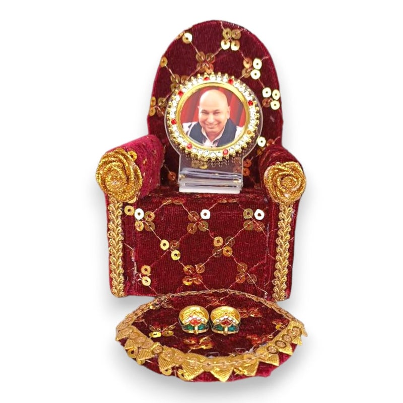 كرسي جورو جي داربار مع صورة جورو جي وشاران بادوكا من الخشب المستورد قماش فاخر جاي جورو جي مخزون محدود - Image 3