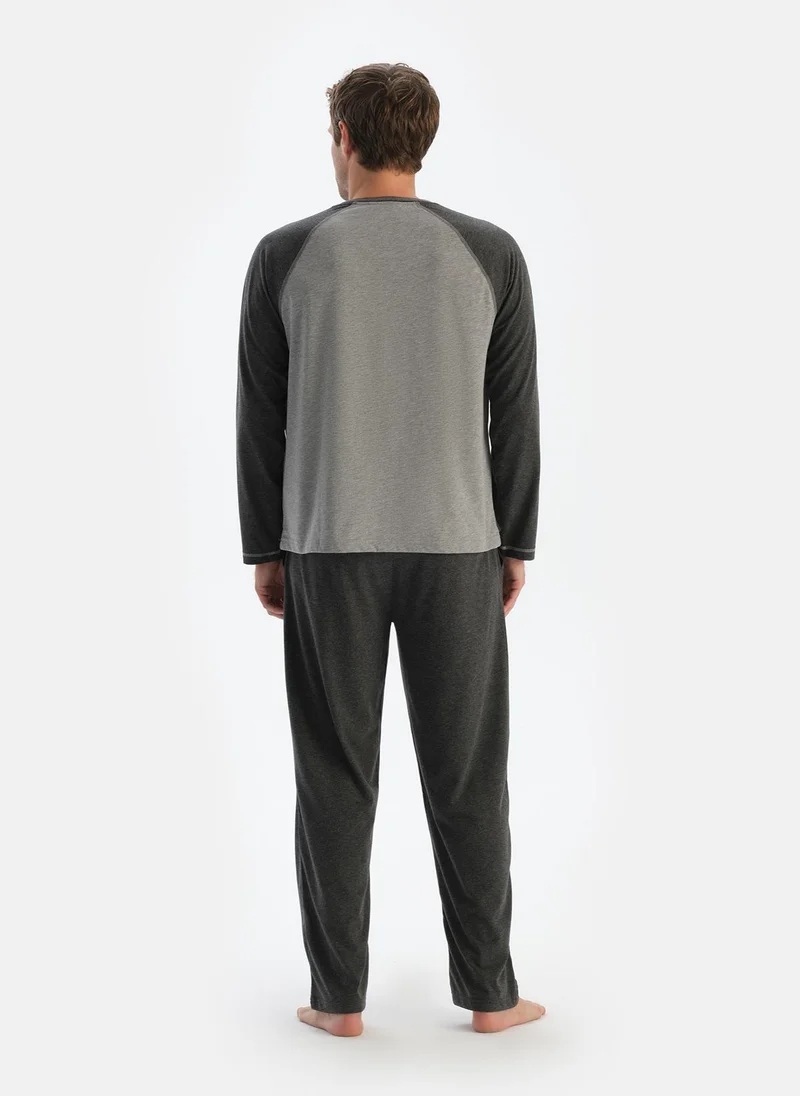 داجي T-shirt & Trousers Pajama Set Crew Neck Supreme Mid Rise Sleepwear