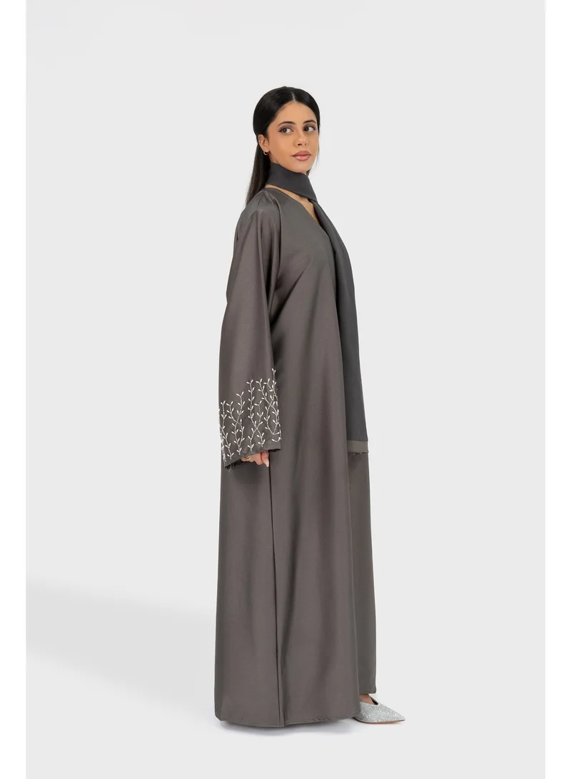 اوفيليا عباية مارا للنساء – عباية أنيقة باللون الرمادي الداكن، طويلة ومحتشمة بأكمام طويلة