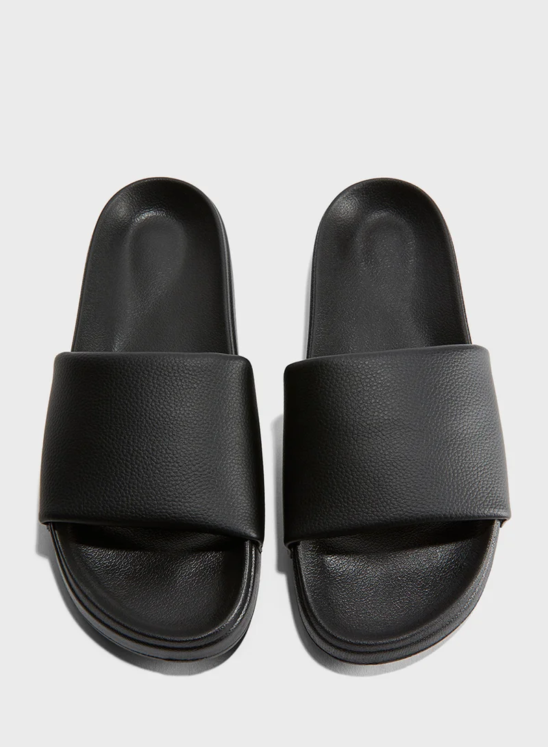 H&M Pool Slides