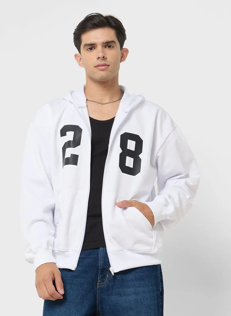 سفنتي فايف هودي واسع بطبعة جرافيك وسحاب