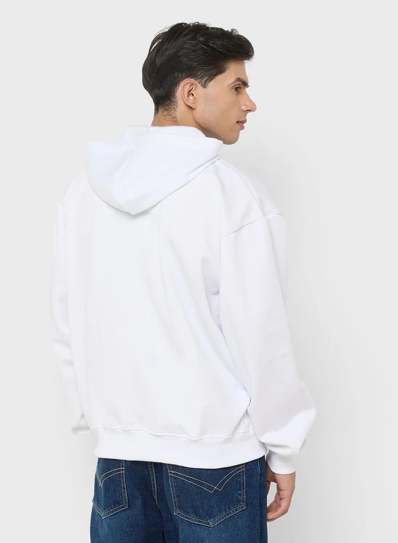 سفنتي فايف هودي واسع بطبعة جرافيك وسحاب