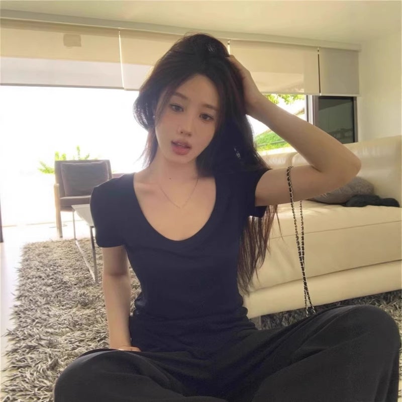 تيشيرت نسائي من المودال بياقة على شكل حرف U وأكمام قصيرة - Image 2
