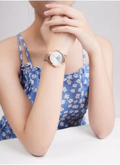 NAVIFORCE Elegant Women's Quartz Watch Stylish Round Dial with Minimalist Design Stainless Steel Mesh Strap Fashionable Timepiece for Everyday Wear and Special Occasions  - Image 5
