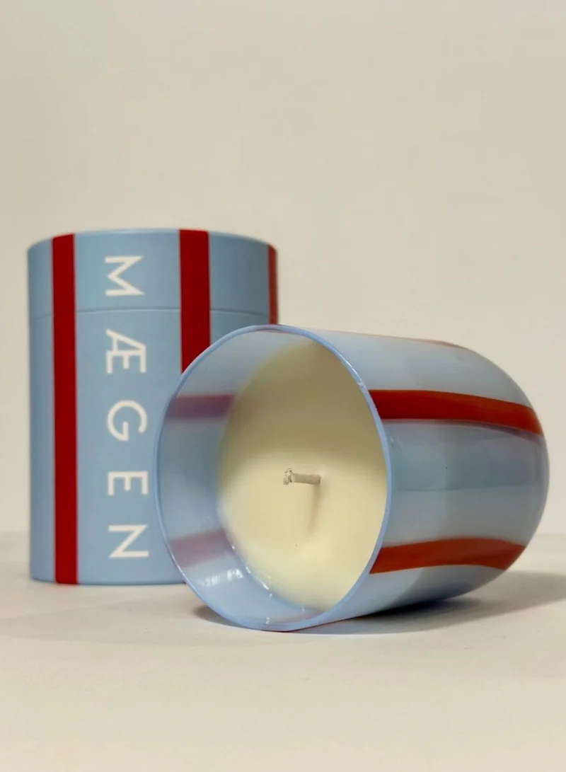 مايجن شمعة أتينـا المخططة - أزرق / أحمر - قاعدة زجاجية - شمعة معطرة فاخرة - 280 جم / 10 أونص