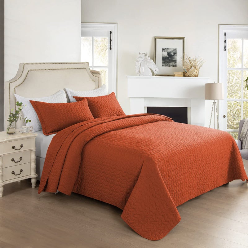 Hygge Hush Hygge Hush Summer Quilt Set  King Size Caramel Leaves Pattern 3 Pieces Quilt Set  Oversized Modern Style Bedspread Set for All Season (1 Quilt & 2 Pillow Shams) 