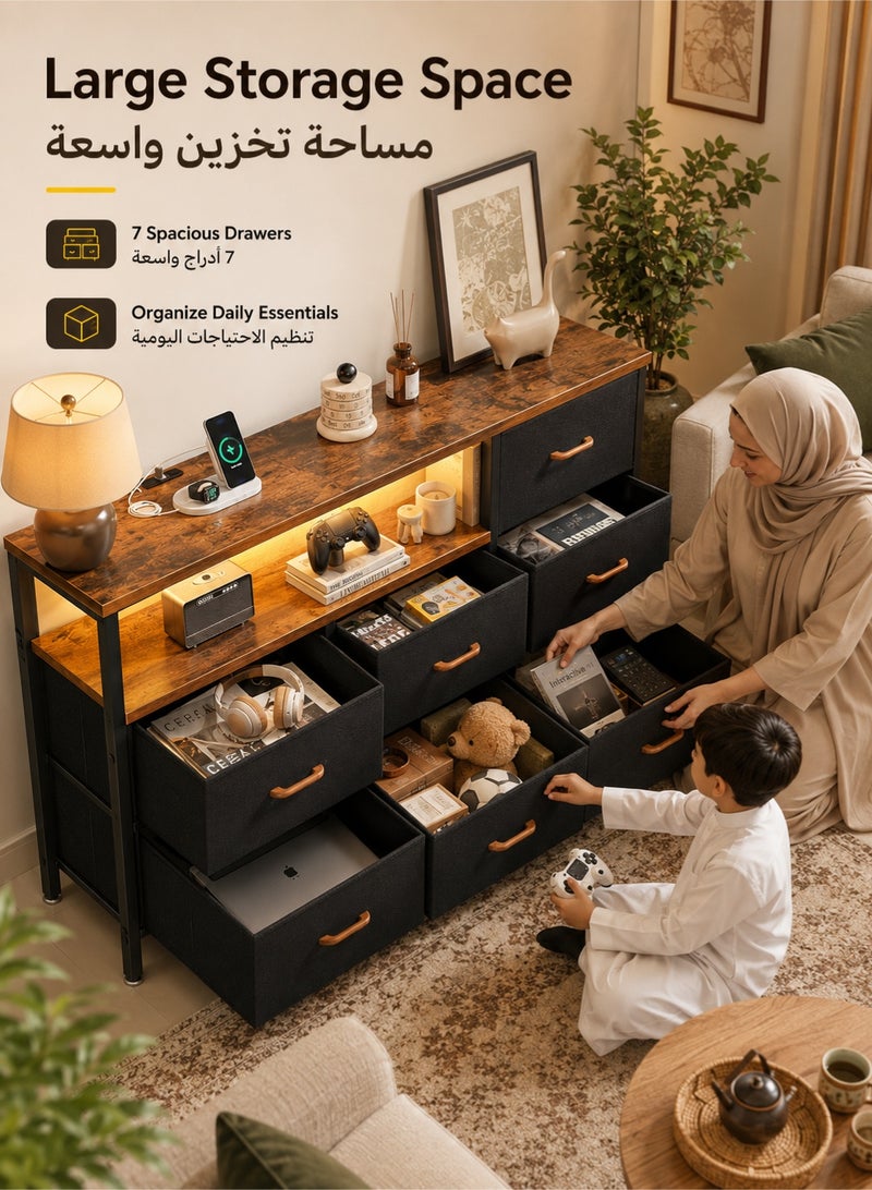 قف طاولة تلفزيون مع إضاءة RGB LED ومنفذ شحن، خزانة تخزين بـ 6 أدراج قماشية، وحدة تلفزيون مقاس 52 بوصة مناسبة حتى 60 بوصة، رف مفتوح، سطح خشبي، هيكل معدني، أسود وبني خشبي - Image 4