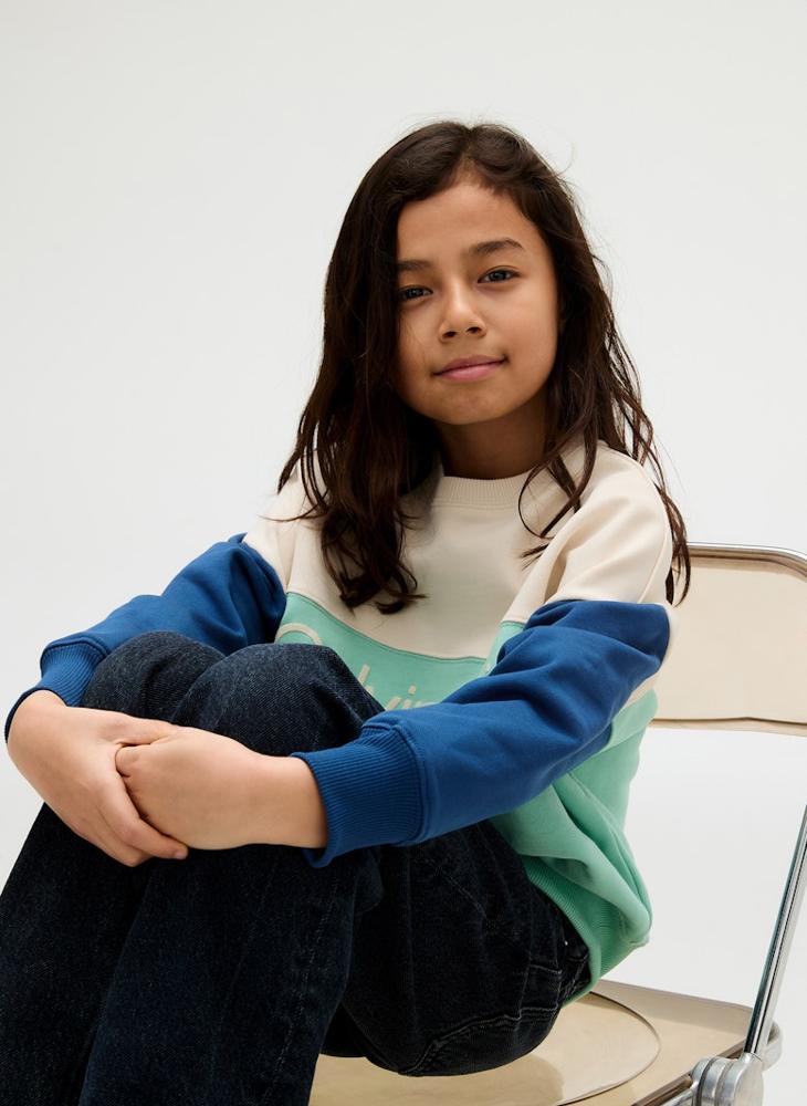 كالفن كلاين جينز سويت شيرت أطفال بياقة دائرية من تيري بلوكينج - Image 5